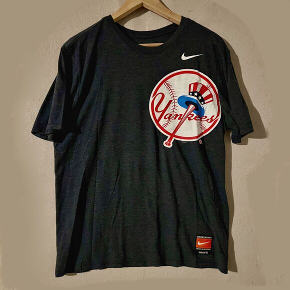 Nike New York Yankees Cooperstown Collection T-Shirt Vintage Distressed MLB - Picture 1 of 4